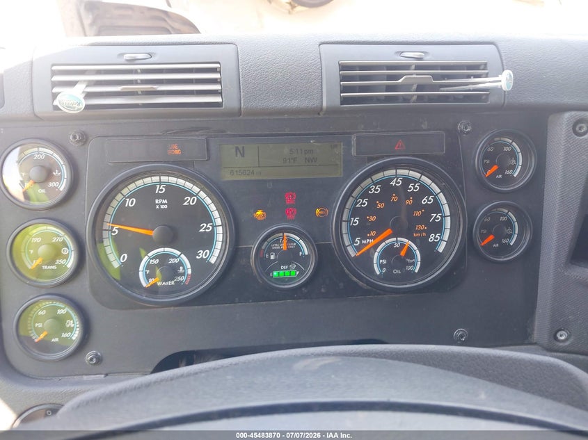 2016 Freightliner Cascadia 113 VIN 3AKJGHDV5GSHB1587 IAAI salvage auction — ROLLOVER, Salvage (Illinois), sold $6,975 on 2026-08-20 (photo 6)
