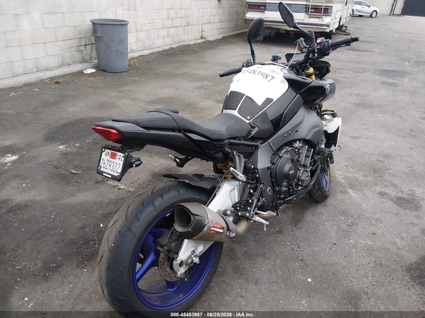2025 Yamaha Mt VIN JYARN81Y8SA000462 IAAI salvage auction — RIGHT FRONT, Salvage (California), sold $2,550 on 2026-07-30 (photo 4)