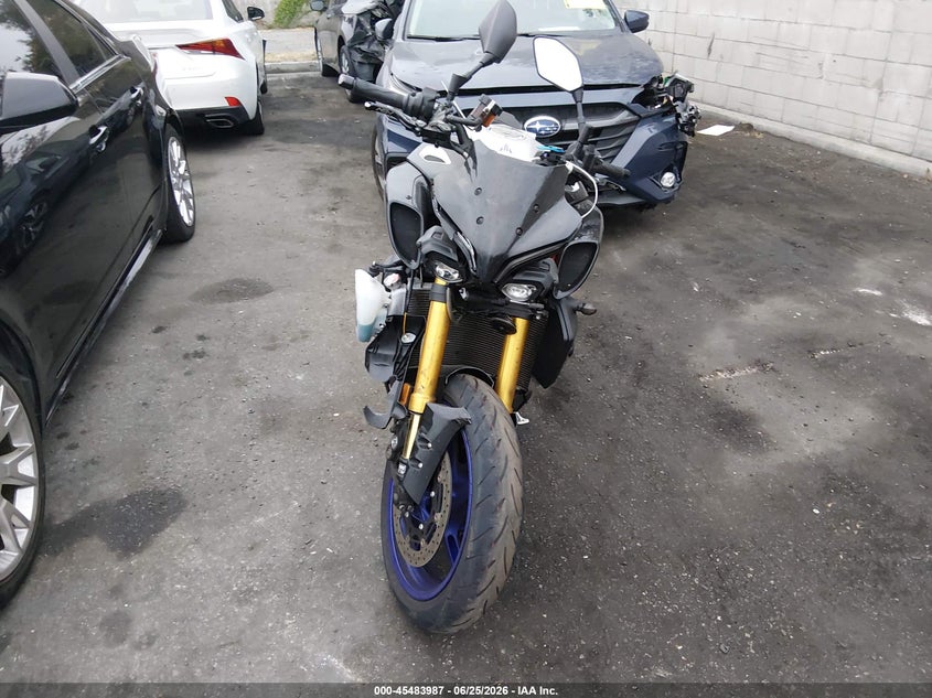 2025 Yamaha Mt VIN JYARN81Y8SA000462 IAAI salvage auction — RIGHT FRONT, Salvage (California), sold $2,550 on 2026-07-30 (photo 5)