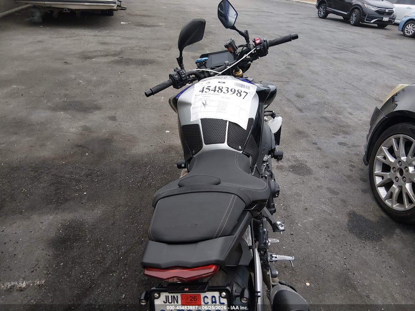 2025 Yamaha Mt VIN JYARN81Y8SA000462 IAAI salvage auction — RIGHT FRONT, Salvage (California), sold $2,550 on 2026-07-30 (photo 6)