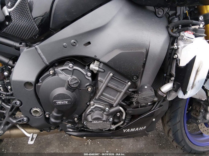 2025 Yamaha Mt VIN JYARN81Y8SA000462 IAAI salvage auction — RIGHT FRONT, Salvage (California), sold $2,550 on 2026-07-30 (photo 8)