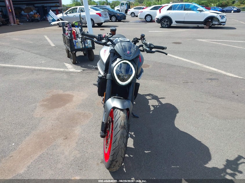 2022 Ducati Monster VIN ZDMMAMDT2NB006313 IAAI salvage auction — LEFT SIDE, Salvage (Hawaii), sold $3,200 on 2026-09-02 (photo 5)
