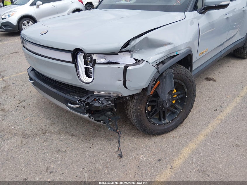 2022 Rivian R1t VIN 7FCTGAAA5NN009948 IAAI salvage auction — LEFT FRONT, Salvage Title, sold $19,250 on 2026-09-17 (photo 6)