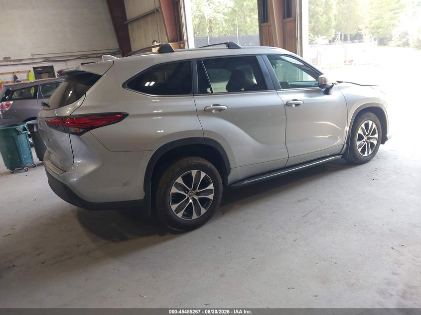 2023 Toyota Highlander VIN 5TDKDRBH5PS023401 IAAI salvage auction — LEFT FRONT, Salvage Title, sold $11,750 on 2026-07-29 (photo 4)