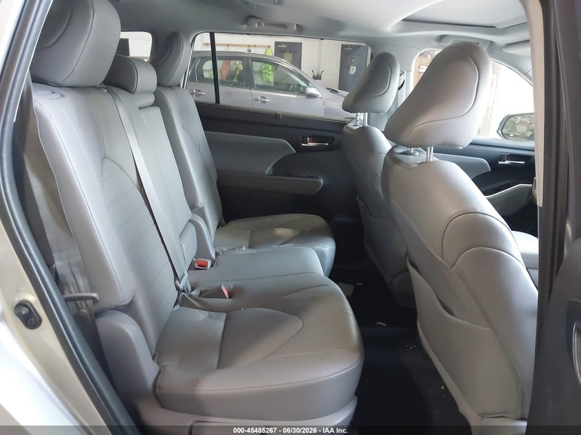 2023 Toyota Highlander VIN 5TDKDRBH5PS023401 IAAI salvage auction — LEFT FRONT, Salvage Title, sold $11,750 on 2026-07-29 (photo 8)