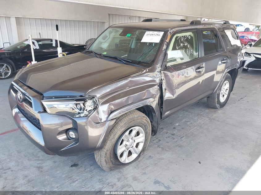 2022 Toyota 4runner VIN JTEEU5JR6N5252572 IAAI salvage auction — ROLLOVER, Rebuildable (Florida), sold $6,500 on 2026-07-29 (photo 2)