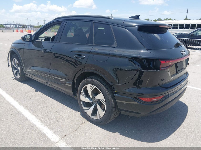 2025 Audi Q6 VIN WA124BGF1SA044731 IAAI salvage auction — SIDE, Salvage Title, sold $25,000 on 2026-08-21 (photo 3)