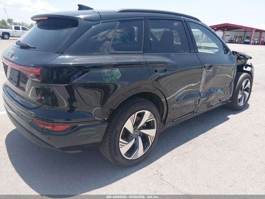 2025 Audi Q6 VIN WA124BGF1SA044731 IAAI salvage auction — SIDE, Salvage Title, sold $25,000 on 2026-08-21 (photo 4)