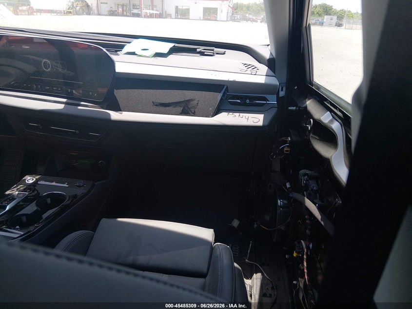 2025 Audi Q6 VIN WA124BGF1SA044731 IAAI salvage auction — SIDE, Salvage Title, sold $25,000 on 2026-08-21 (photo 5)