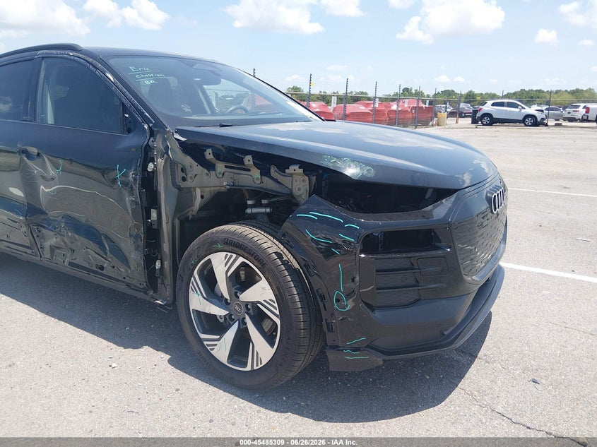 2025 Audi Q6 VIN WA124BGF1SA044731 IAAI salvage auction — SIDE, Salvage Title, sold $25,000 on 2026-08-21 (photo 6)