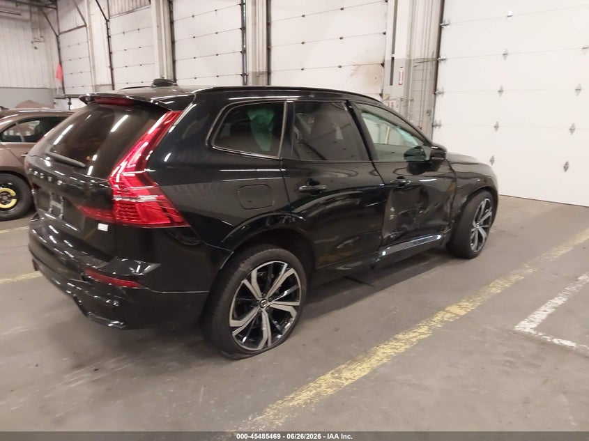2024 Volvo Xc60 VIN YV4H60DM7R1842045 IAAI salvage auction — RIGHT FRONT, Salvage Title, sold $26,450 on 2026-09-14 (photo 4)