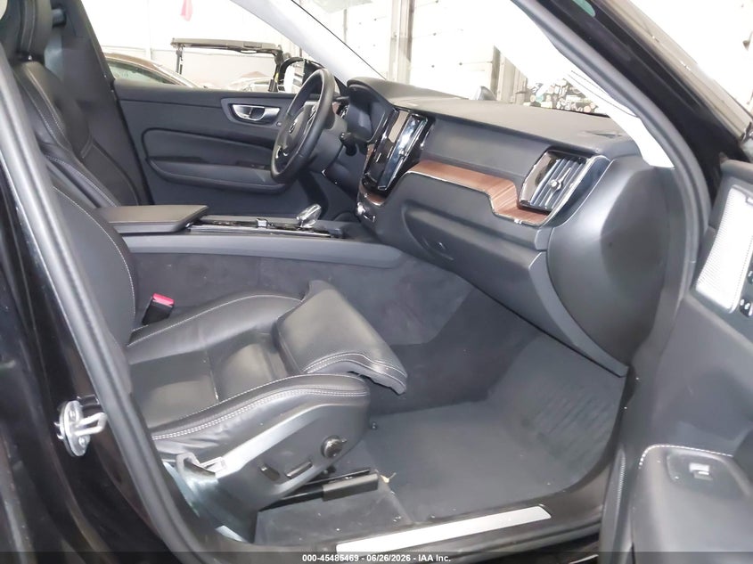 2024 Volvo Xc60 VIN YV4H60DM7R1842045 IAAI salvage auction — RIGHT FRONT, Salvage Title, sold $26,450 on 2026-09-14 (photo 5)