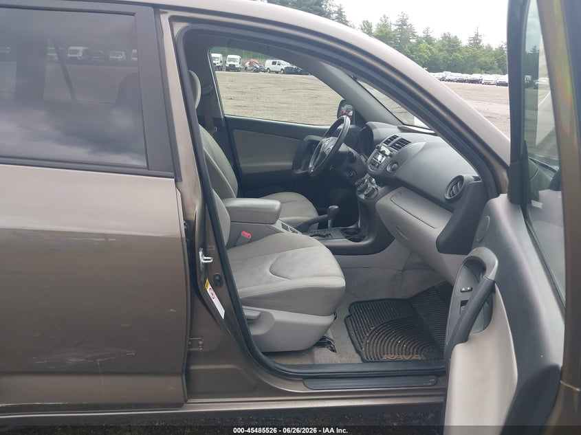 2009 Toyota Rav4 VIN JTMBF33V695010998 IAAI salvage auction — REAR END, Clear (Massachusetts), sold $2,800 on 2026-07-17 (photo 5)