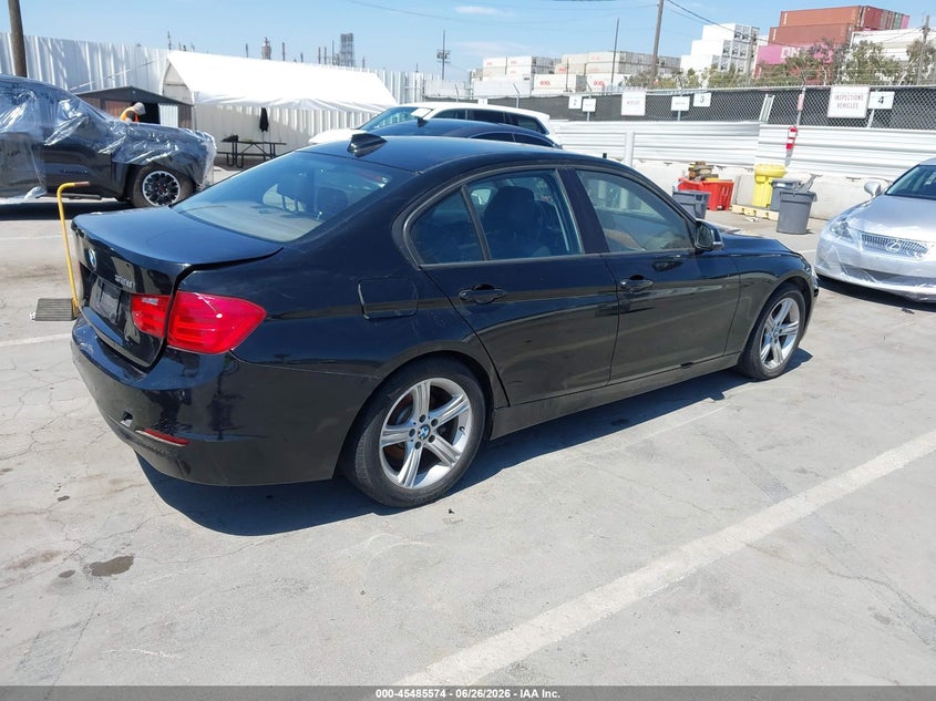 2015 BMW 3er VIN WBA3C1C50FK119274 IAAI salvage auction — FRONT & REAR, Salvage Title, sold $825 on 2026-07-29 (photo 4)