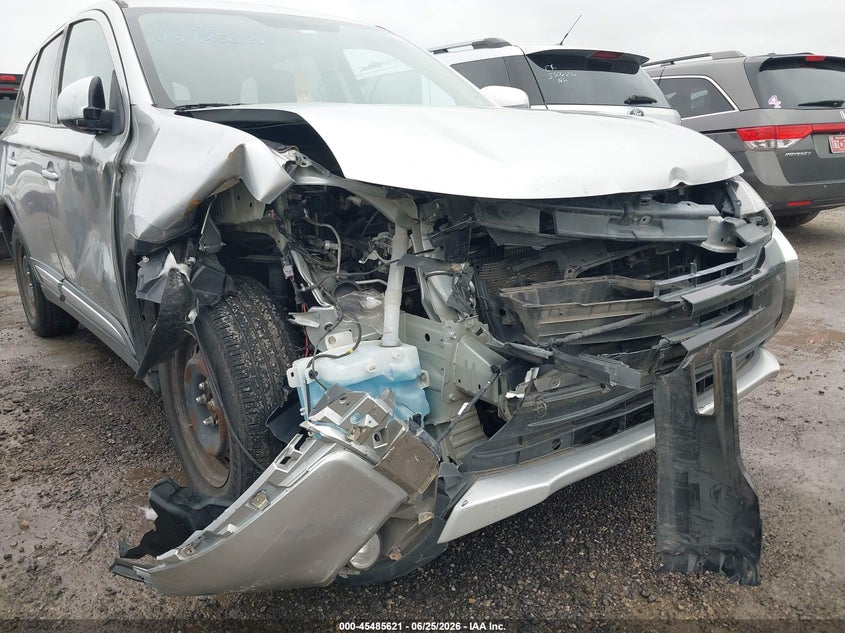 2018 Mitsubishi Outlander VIN JA4AZ3A36JZ038344 IAAI salvage auction — NORMAL WEAR, Clear - Public Restricted (Oklahoma), sold $1,600 on 2026-07-07 (photo 6)