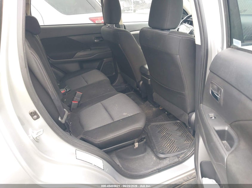 2018 Mitsubishi Outlander VIN JA4AZ3A36JZ038344 IAAI salvage auction — NORMAL WEAR, Clear - Public Restricted (Oklahoma), sold $1,600 on 2026-07-07 (photo 8)