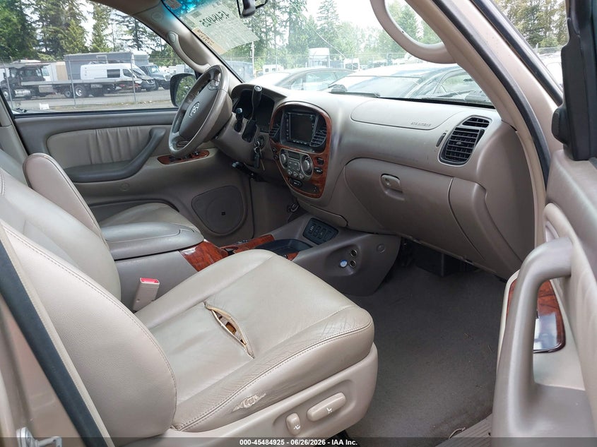 2007 Toyota Sequoia VIN 5TDBT48A07S282913 IAAI salvage auction — NORMAL WEAR, Clear (Washington), sold $875 on 2026-07-08 (photo 8)