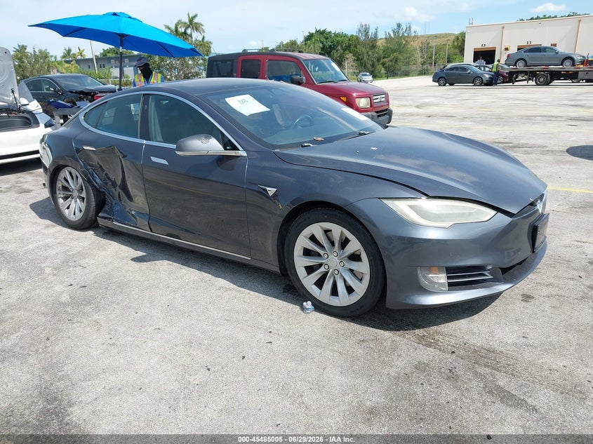 2017 Tesla Model s VIN 5YJSA1E29HF229893 IAAI salvage auction — SIDE, Salvage Title, sold $5,500 on 2026-07-16 (photo 1)