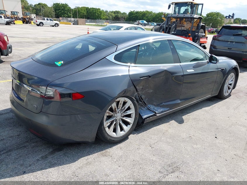 2017 Tesla Model s VIN 5YJSA1E29HF229893 IAAI salvage auction — SIDE, Salvage Title, sold $5,500 on 2026-07-16 (photo 4)