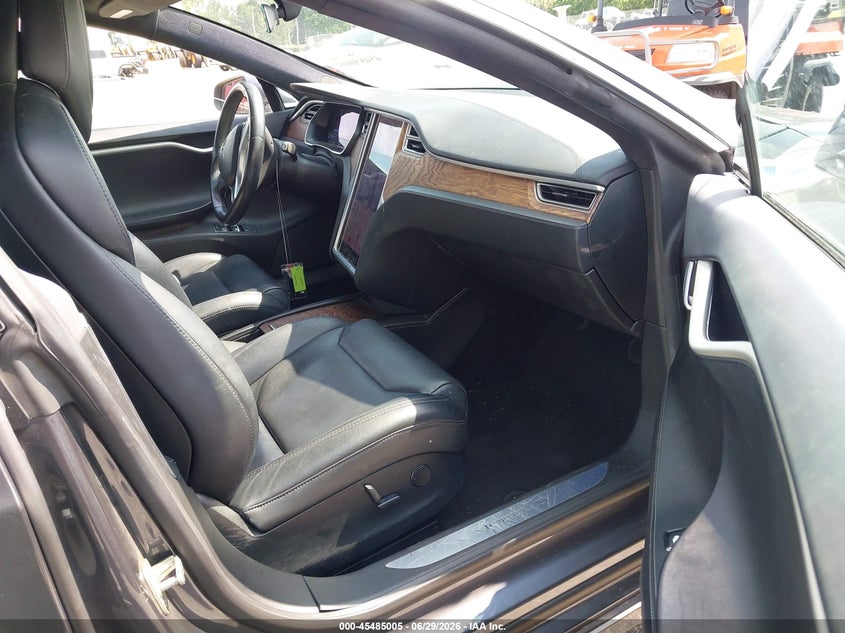 2017 Tesla Model s VIN 5YJSA1E29HF229893 IAAI salvage auction — SIDE, Salvage Title, sold $5,500 on 2026-07-16 (photo 5)