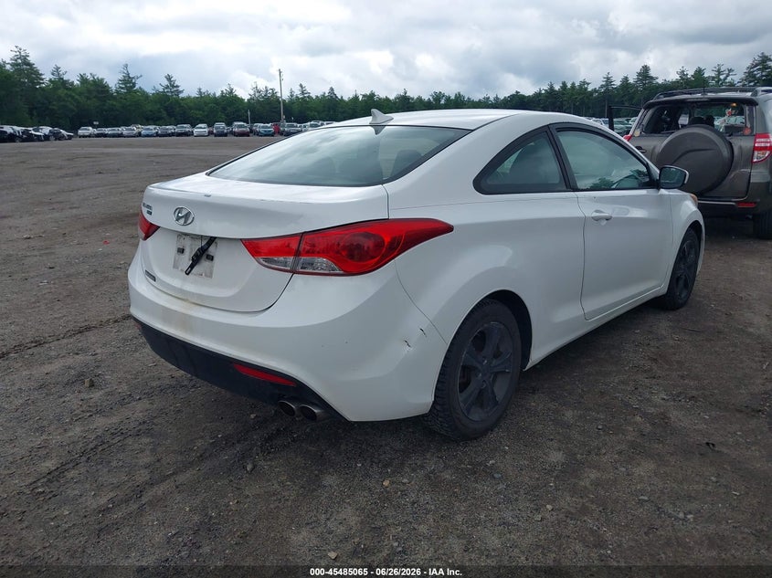 2013 Hyundai Elantra VIN KMHDH6AE1DU004883 IAAI salvage auction — NORMAL WEAR, Clear (Massachusetts), sold $400 on 2026-07-24 (photo 4)
