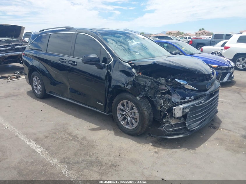 2021 Toyota Sienna VIN 5TDKRKEC8MS037247 IAAI salvage auction — RIGHT FRONT, Salvage Title, sold $7,100 on 2026-07-21 (photo 1)