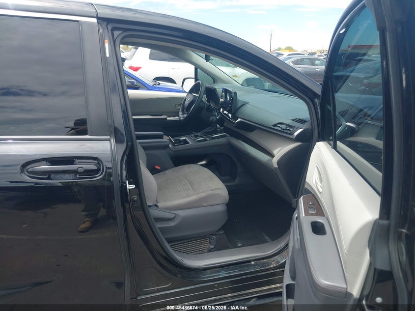 2021 Toyota Sienna VIN 5TDKRKEC8MS037247 IAAI salvage auction — RIGHT FRONT, Salvage Title, sold $7,100 on 2026-07-21 (photo 5)