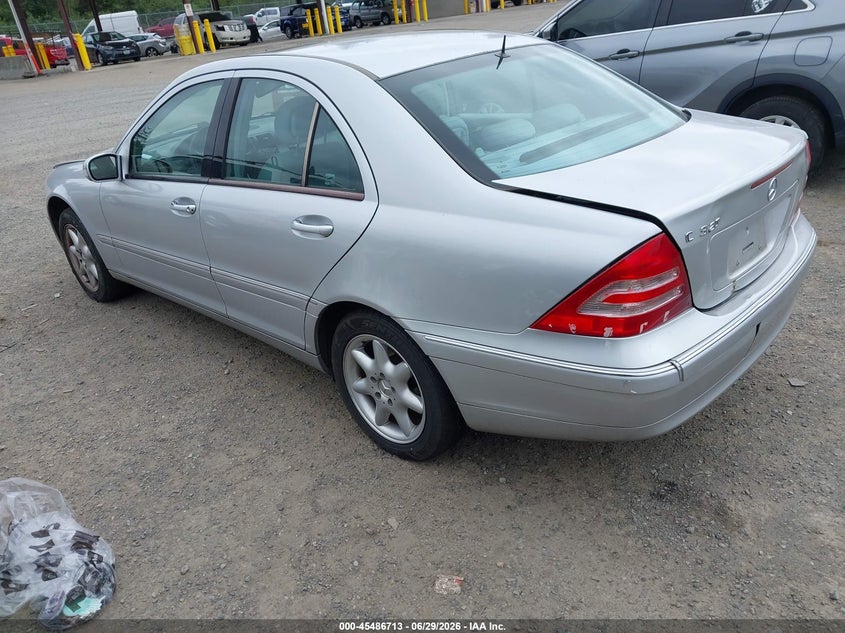 2001 Mercedes-benz C class VIN WDBRF64J81F057118 IAAI salvage auction — NORMAL WEAR, Clear (Washington), sold $400 on 2026-07-15 (photo 3)