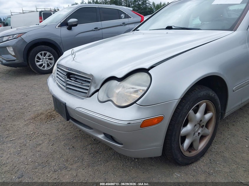 2001 Mercedes-benz C class VIN WDBRF64J81F057118 IAAI salvage auction — NORMAL WEAR, Clear (Washington), sold $400 on 2026-07-15 (photo 6)
