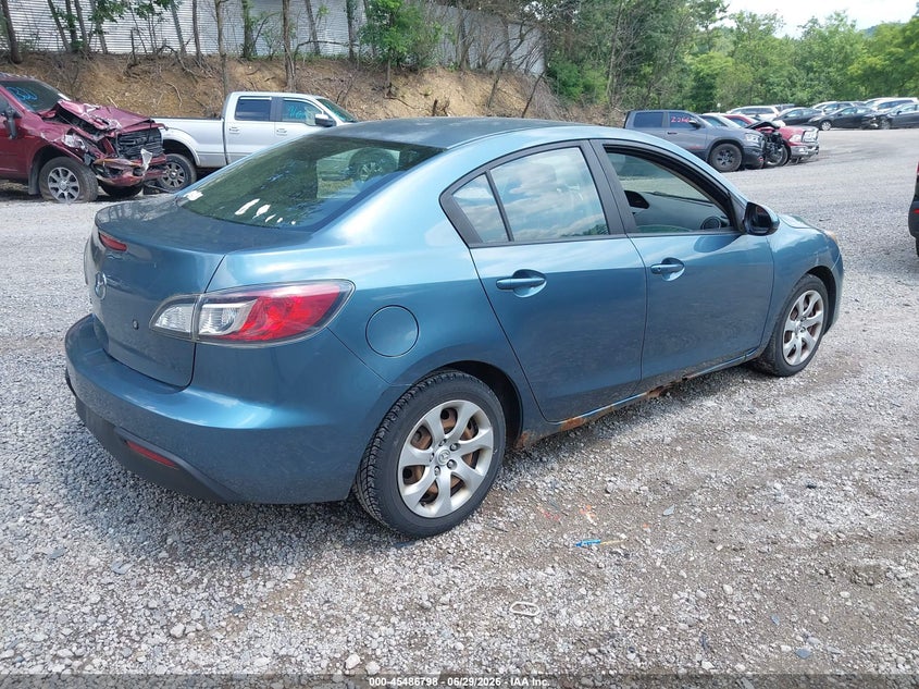 2011 Mazda 3 VIN JM1BL1UG2B1382008 IAAI salvage auction — NORMAL WEAR, Clear (Pennsylvania), sold $375 on 2026-07-28 (photo 4)