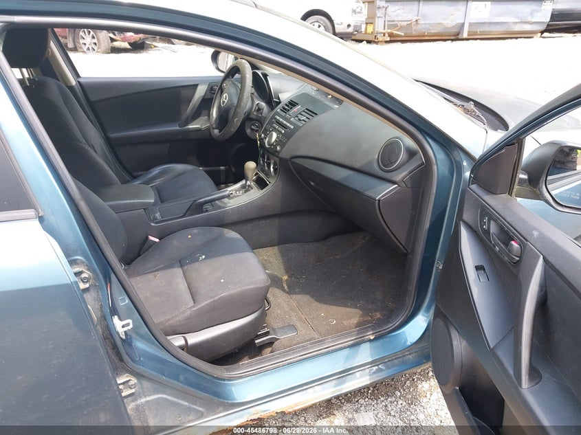 2011 Mazda 3 VIN JM1BL1UG2B1382008 IAAI salvage auction — NORMAL WEAR, Clear (Pennsylvania), sold $375 on 2026-07-28 (photo 5)