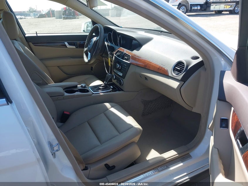 2014 Mercedes-benz C-klasse VIN WDDGF4HBXEG219143 IAAI salvage auction — RIGHT FRONT, Salvage (California), sold $900 on 2026-07-22 (photo 5)