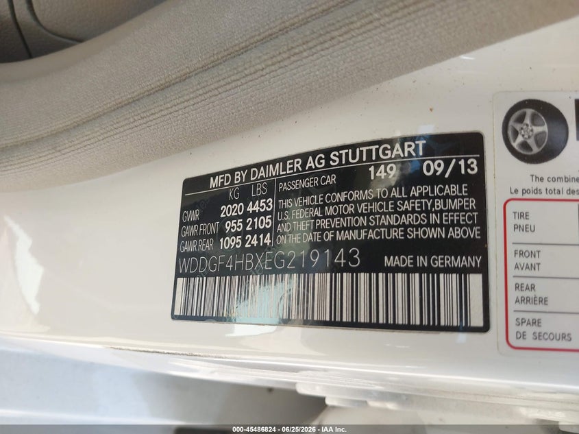 2014 Mercedes-benz C-klasse VIN WDDGF4HBXEG219143 IAAI salvage auction — RIGHT FRONT, Salvage (California), sold $900 on 2026-07-22 (photo 9)