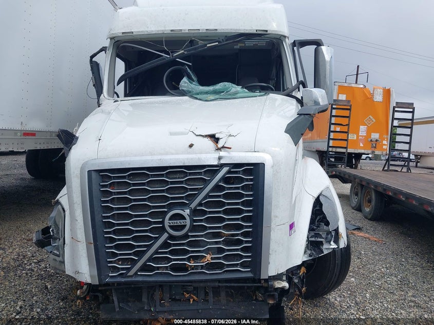 2023 Volvo VIN 4V4NC9EH6PN309134 IAAI salvage auction — ALL OVER, Salvage (Pennsylvania), sold $16,250 on 2026-09-09 (photo 9)