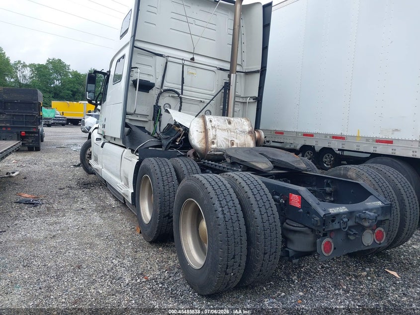 2023 Volvo VIN 4V4NC9EH6PN309134 IAAI salvage auction — ALL OVER, Salvage (Pennsylvania), sold $16,250 on 2026-09-09 (photo 3)