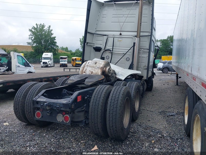 2023 Volvo VIN 4V4NC9EH6PN309134 IAAI salvage auction — ALL OVER, Salvage (Pennsylvania), sold $16,250 on 2026-09-09 (photo 4)