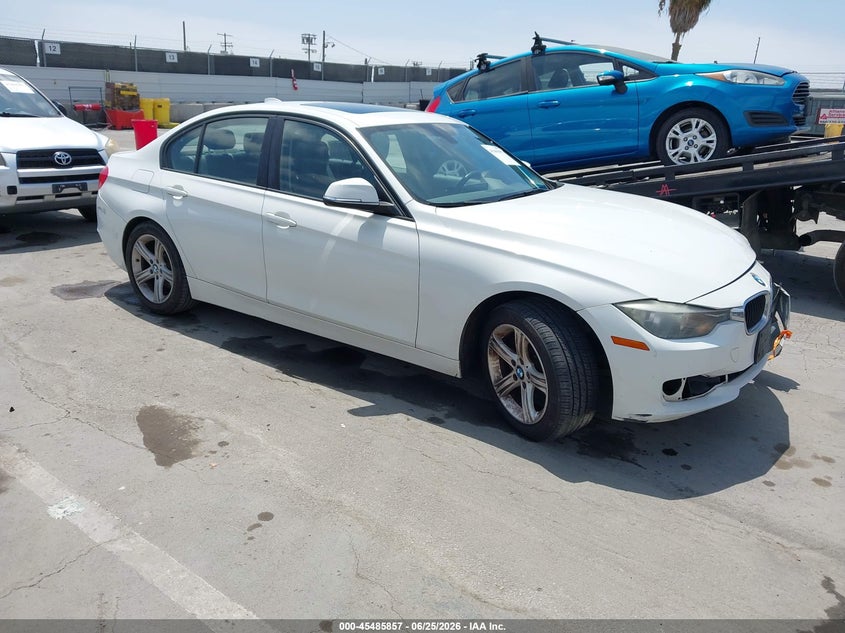 2014 BMW 3er VIN WBA3C1C58EK116329 IAAI salvage auction — FRONT END, Salvage (California), sold $950 on 2026-07-22 (photo 1)