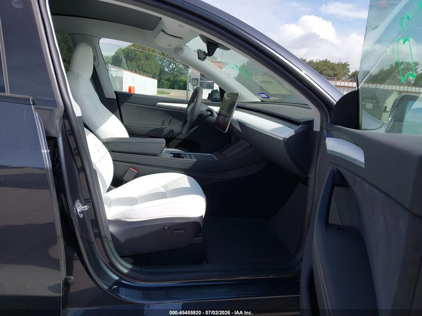2024 Tesla Model y VIN 7SAYGDEF5RA316740 IAAI salvage auction — SIDE, Original (Texas), sold $14,600 on 2026-08-19 (photo 5)