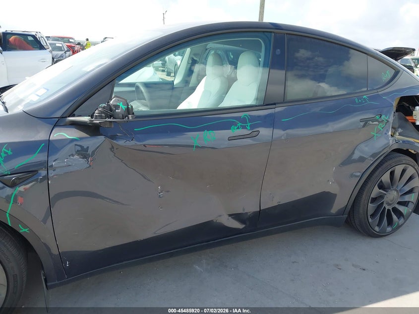2024 Tesla Model y VIN 7SAYGDEF5RA316740 IAAI salvage auction — SIDE, Original (Texas), sold $14,600 on 2026-08-19 (photo 6)