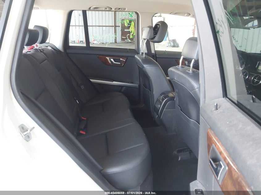 2015 Mercedes-benz VIN WDCGG0EB8FG399027 IAAI salvage auction — REAR END, Salvage Title, sold $4,000 on 2026-08-06 (photo 8)
