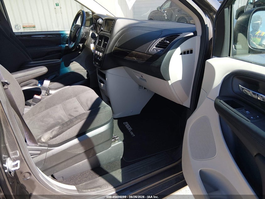 2017 Dodge Grand caravan VIN 2C4RDGBG4HR765650 IAAI salvage auction — NORMAL WEAR, Sf97 (New Mexico), sold $13,700 on 2026-09-02 (photo 5)