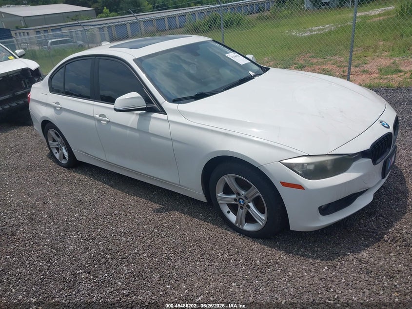 2014 BMW 3er VIN WBA3B5C57EF599461 IAAI salvage auction — WATER/FLOOD, Salvage (South Carolina), sold $675 on 2026-07-28 (photo 1)