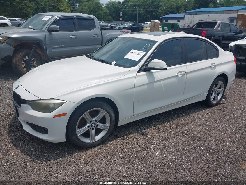2014 BMW 3er VIN WBA3B5C57EF599461 IAAI salvage auction — WATER/FLOOD, Salvage (South Carolina), sold $675 on 2026-07-28 (photo 2)