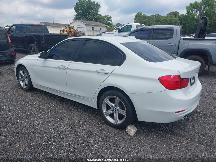 2014 BMW 3er VIN WBA3B5C57EF599461 IAAI salvage auction — WATER/FLOOD, Salvage (South Carolina), sold $675 on 2026-07-28 (photo 3)