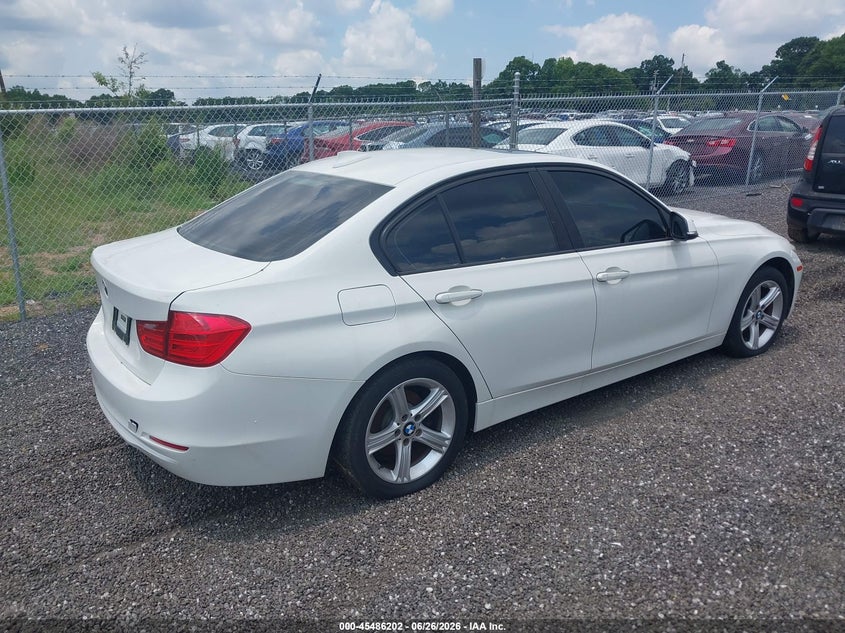 2014 BMW 3er VIN WBA3B5C57EF599461 IAAI salvage auction — WATER/FLOOD, Salvage (South Carolina), sold $675 on 2026-07-28 (photo 4)