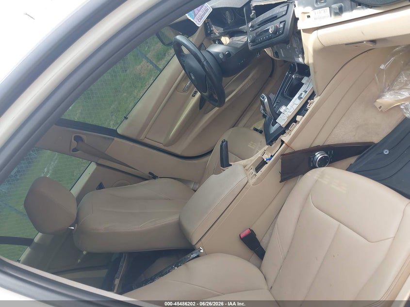 2014 BMW 3er VIN WBA3B5C57EF599461 IAAI salvage auction — WATER/FLOOD, Salvage (South Carolina), sold $675 on 2026-07-28 (photo 5)