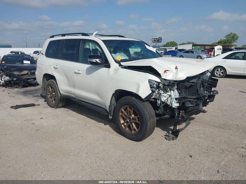 2020 Toyota Land cruiser VIN JTMCY7AJ6L4086577 — IAAI salvage auction photo