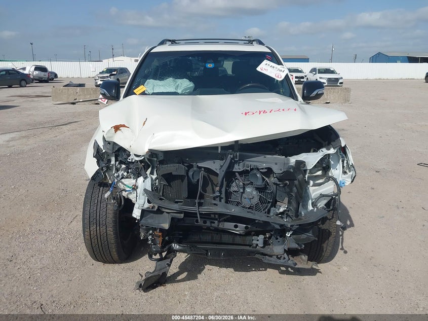 2020 Toyota Land cruiser VIN JTMCY7AJ6L4086577 IAAI salvage auction — FRONT END, Salvage Title, sold $23,050 on 2026-08-26 (photo 6)