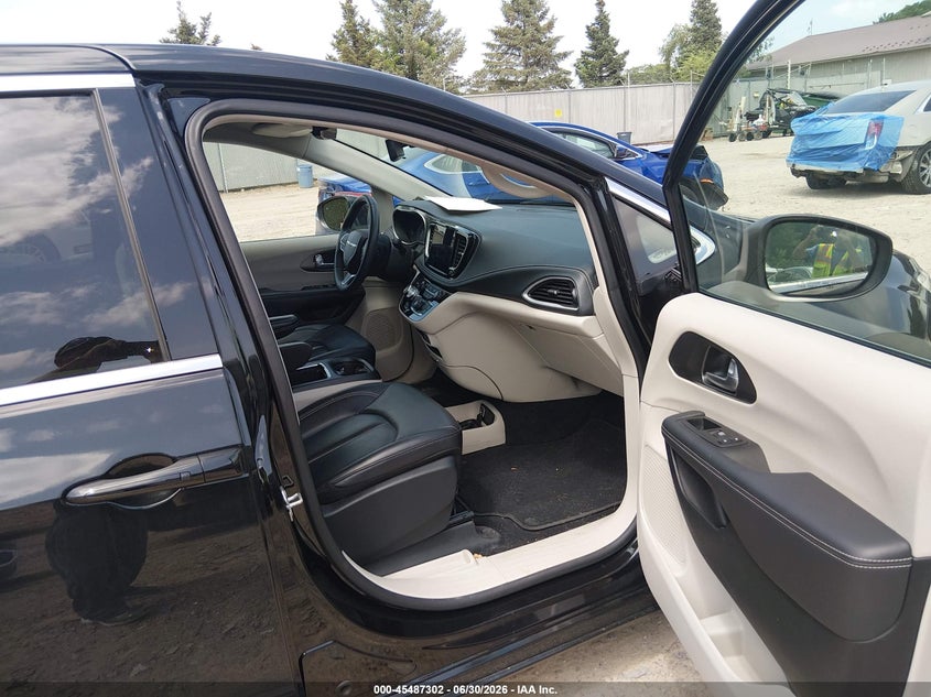 2023 Chrysler Pacifica VIN 2C4RC1BG7PR630273 IAAI salvage auction — HAIL, Wait Title, sold $8,200 on 2026-08-29 (photo 5)