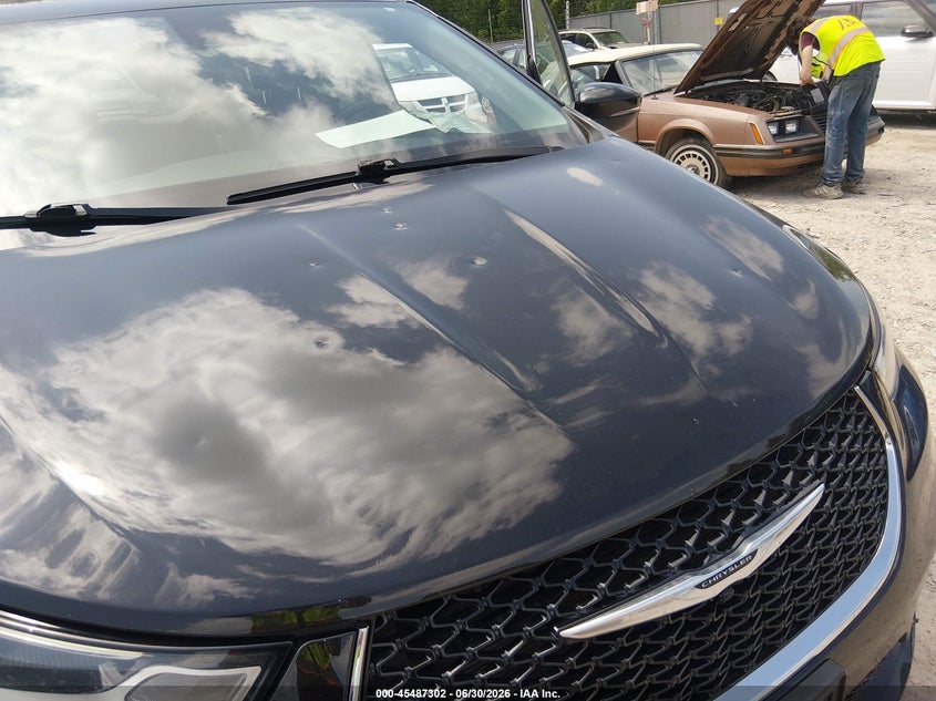 2023 Chrysler Pacifica VIN 2C4RC1BG7PR630273 IAAI salvage auction — HAIL, Wait Title, sold $8,200 on 2026-08-29 (photo 6)